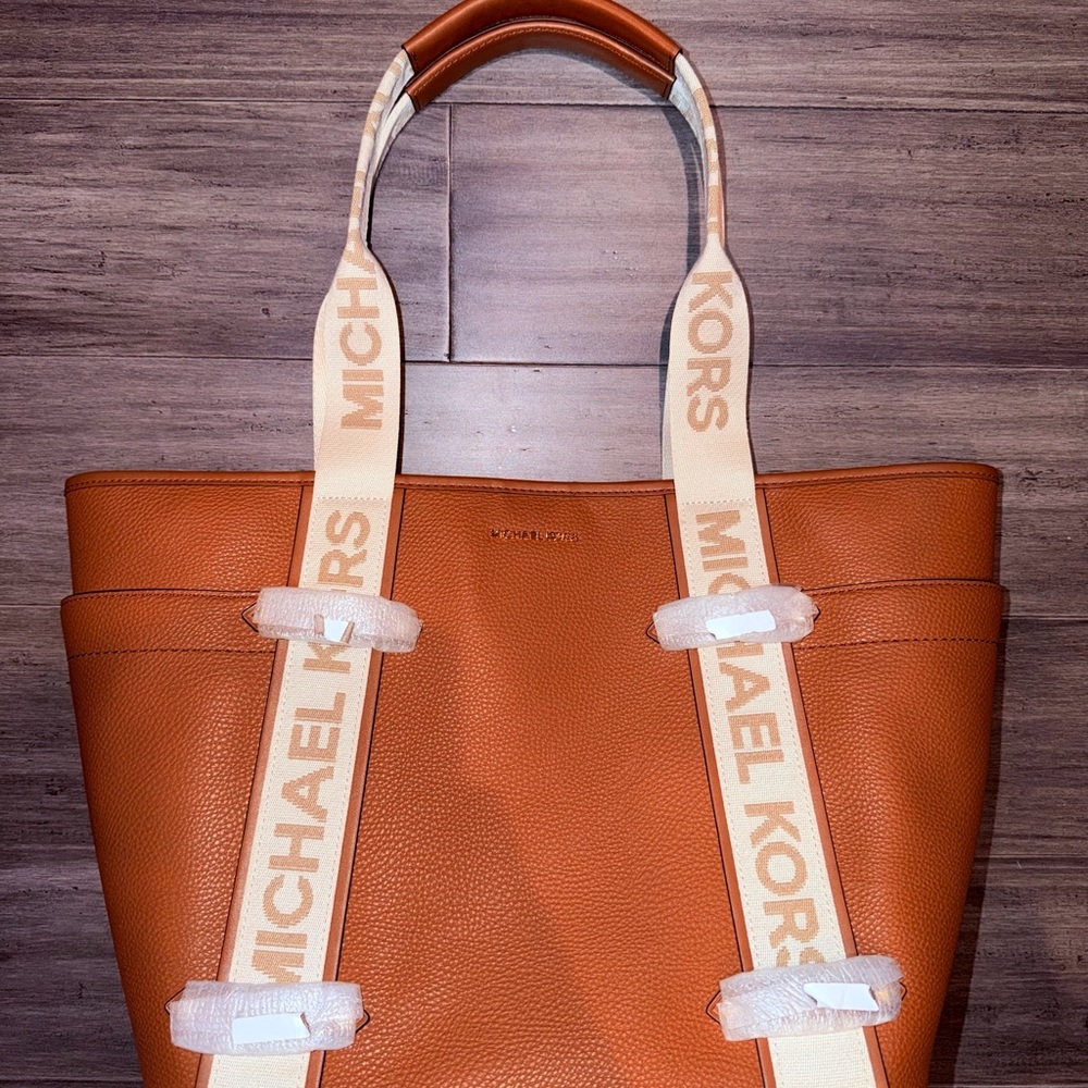 Michael Kors Large Open Tote Maeve Leather Handbag  Purse Luggage (Brand New)